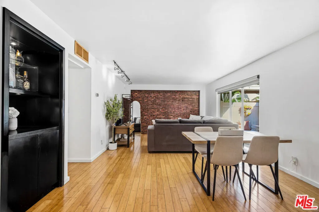 970 Palm Avenue 101, West Hollywood, California 90069 home-pic-0